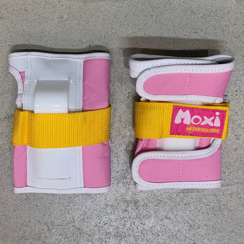 187 Moxi Pink Wrist Guards